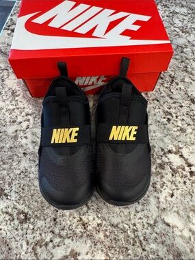 Nike Kids Black and Gold dunk low Slip-On Sneakers